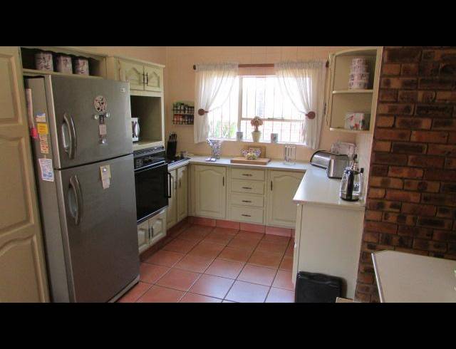 4 BEDROOM HOUSE FOR SALE IN MARAIS STEYN PARK